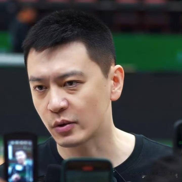 杨鸣以退为进，打广东战略性撤退，主动换下三外援，派上三外援，展现魄力，这种靠外援