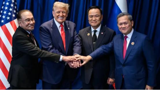 《纽约时报》发表评论称，特朗普“送给中国一份大礼”，那就是重返亚洲遏制中国的战略