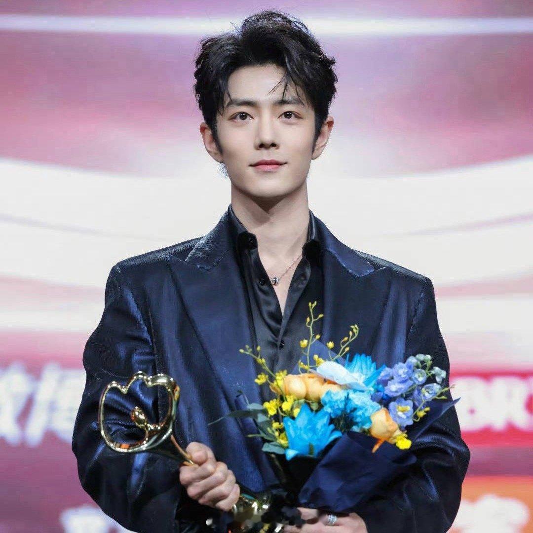 还没看到一张大幂幂的高清图，肖战的一大堆肖战微博KING杨幂微博QUEEN