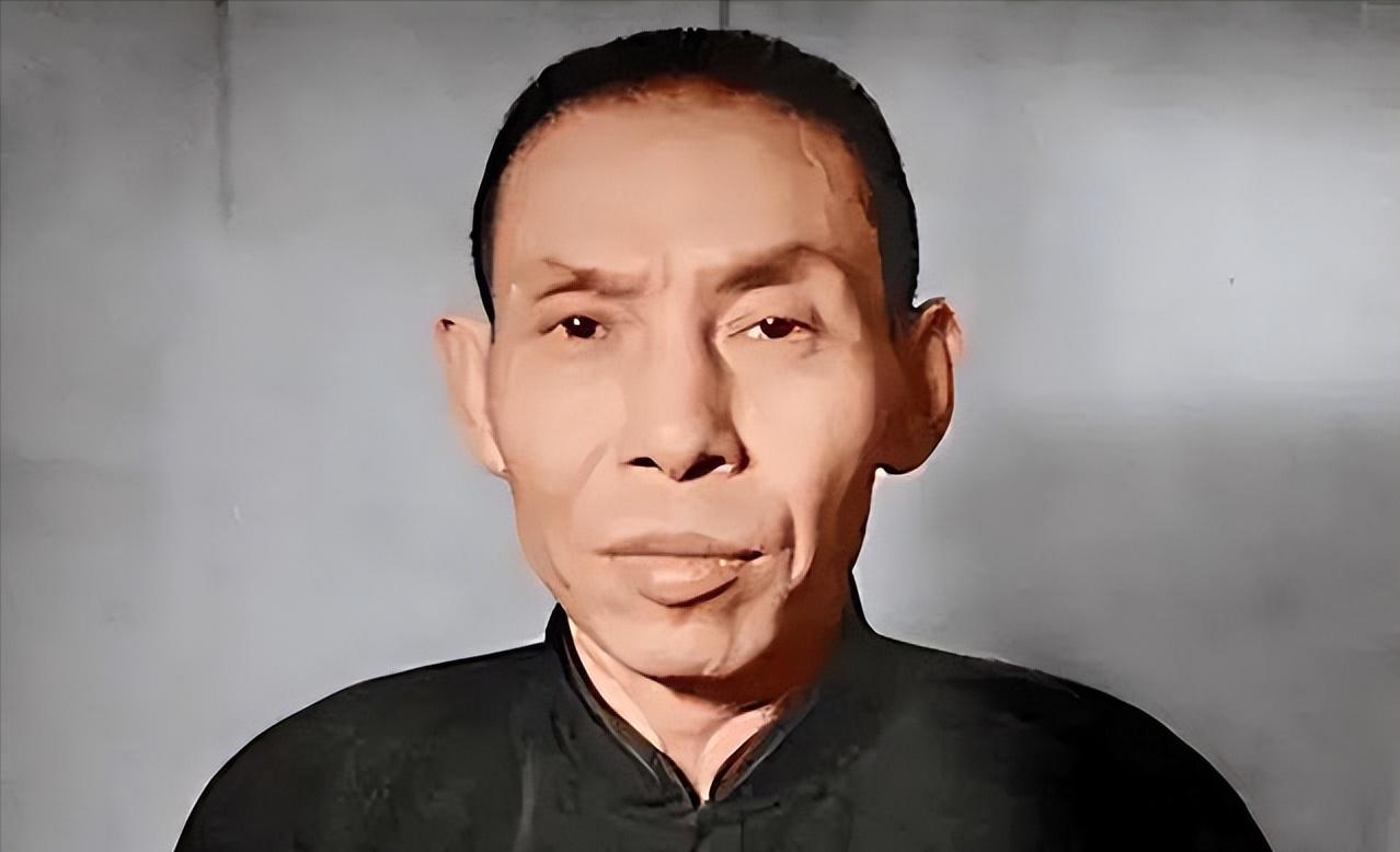 普通人想赚钱，先记住杜月笙这5句话： 
1. 不要怕被别人利用，被人利用说明你还