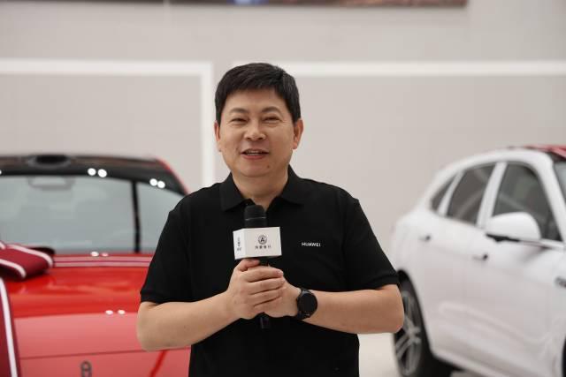 余承东检讨称以前做车不重视外观千万不要被带歪了啊技术才是底气，设计只是门面；硬核