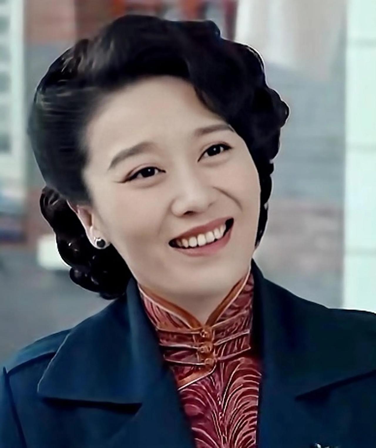  梁太太的扮演者 谢承颖,1982年1月2日出生于上海,毕业于上海戏剧学院表演系