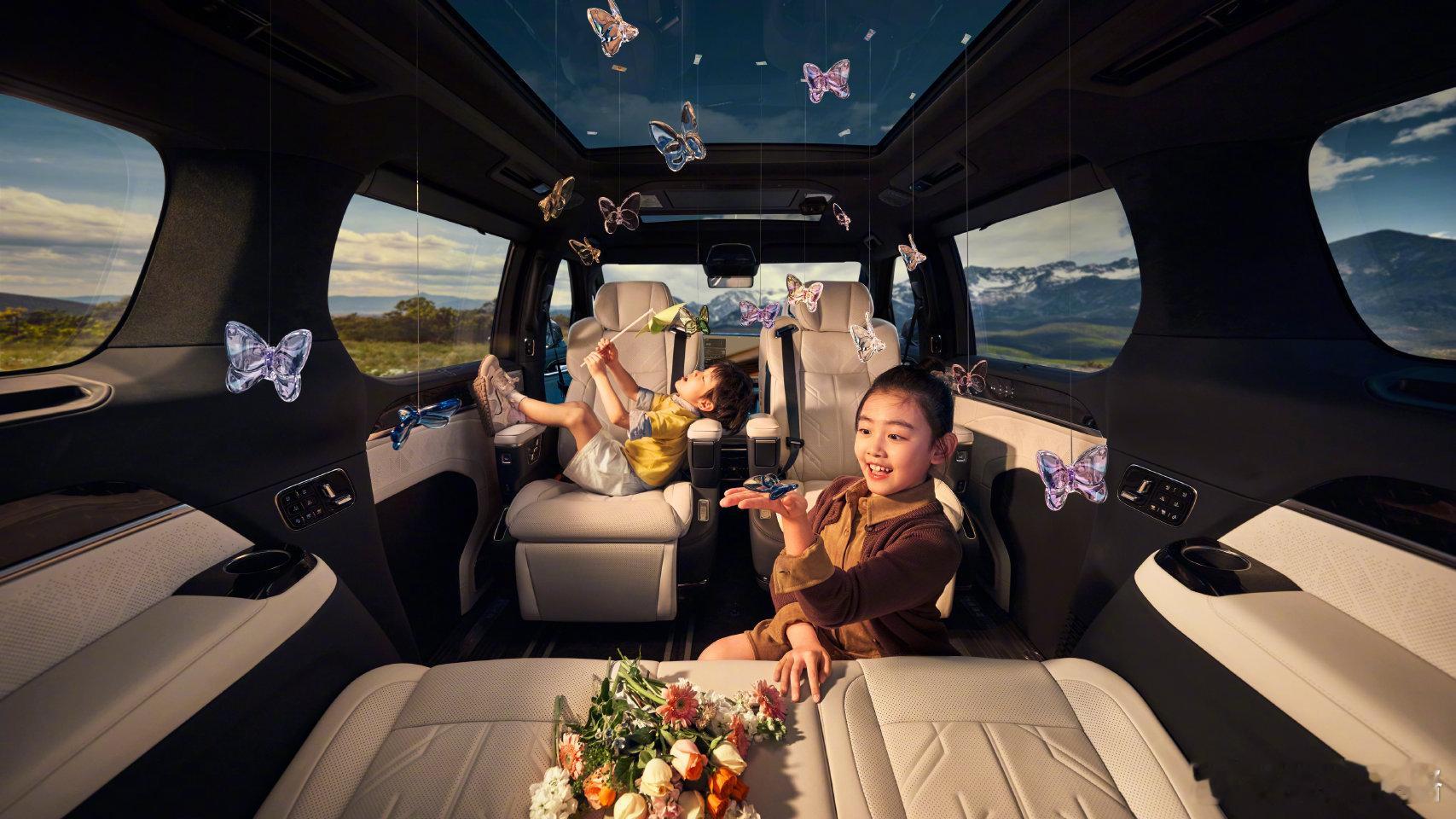 极氪009推出七座齐家版 焕新极氪009今日在北京车展正式发布，除了七座豪华版、