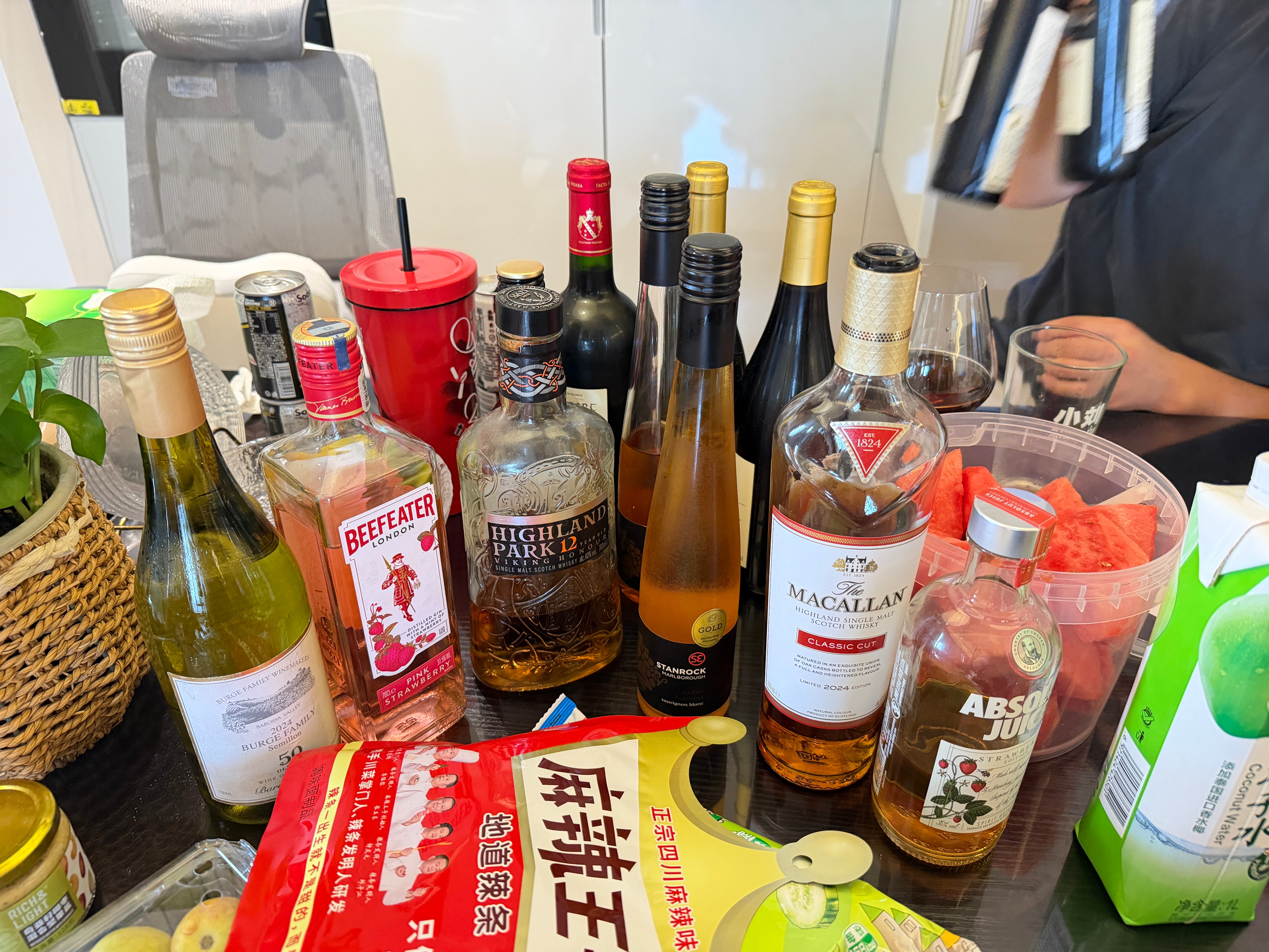 如果沟通能解决问题的话，可能就没这么依赖酒精了吧… 