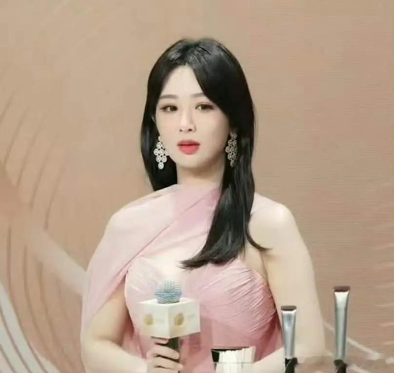 杨紫怎么又吃胖了，前段时间不是很瘦吗？ ​​​