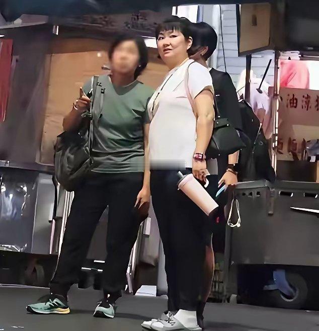 难以相信，这是曾经那个貌美如花的任佳萱，简直判若两人 