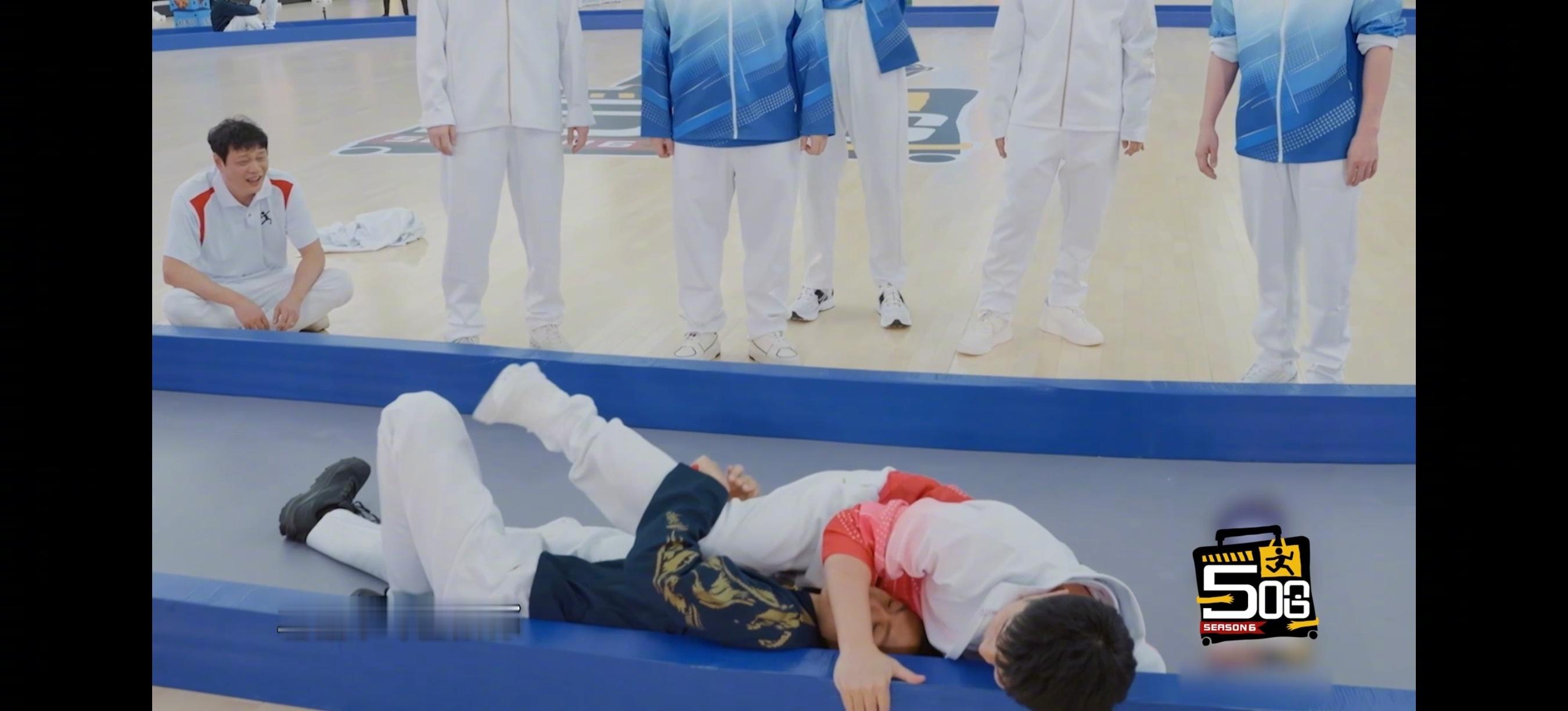 付航扒陈赫裤子其他的先不说，付航到底多大啊哈哈哈哈哈哈哈从小就喜欢陈赫，不会是零