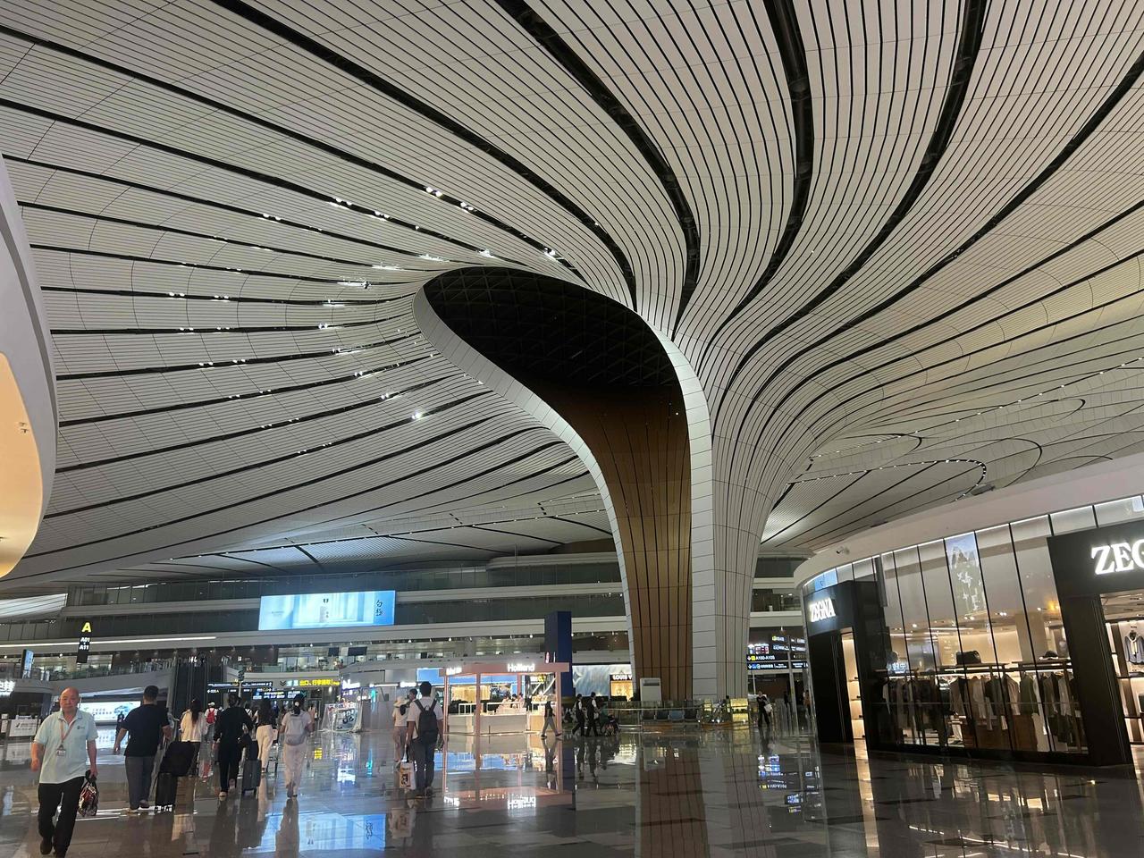 落地，北京大兴机场。