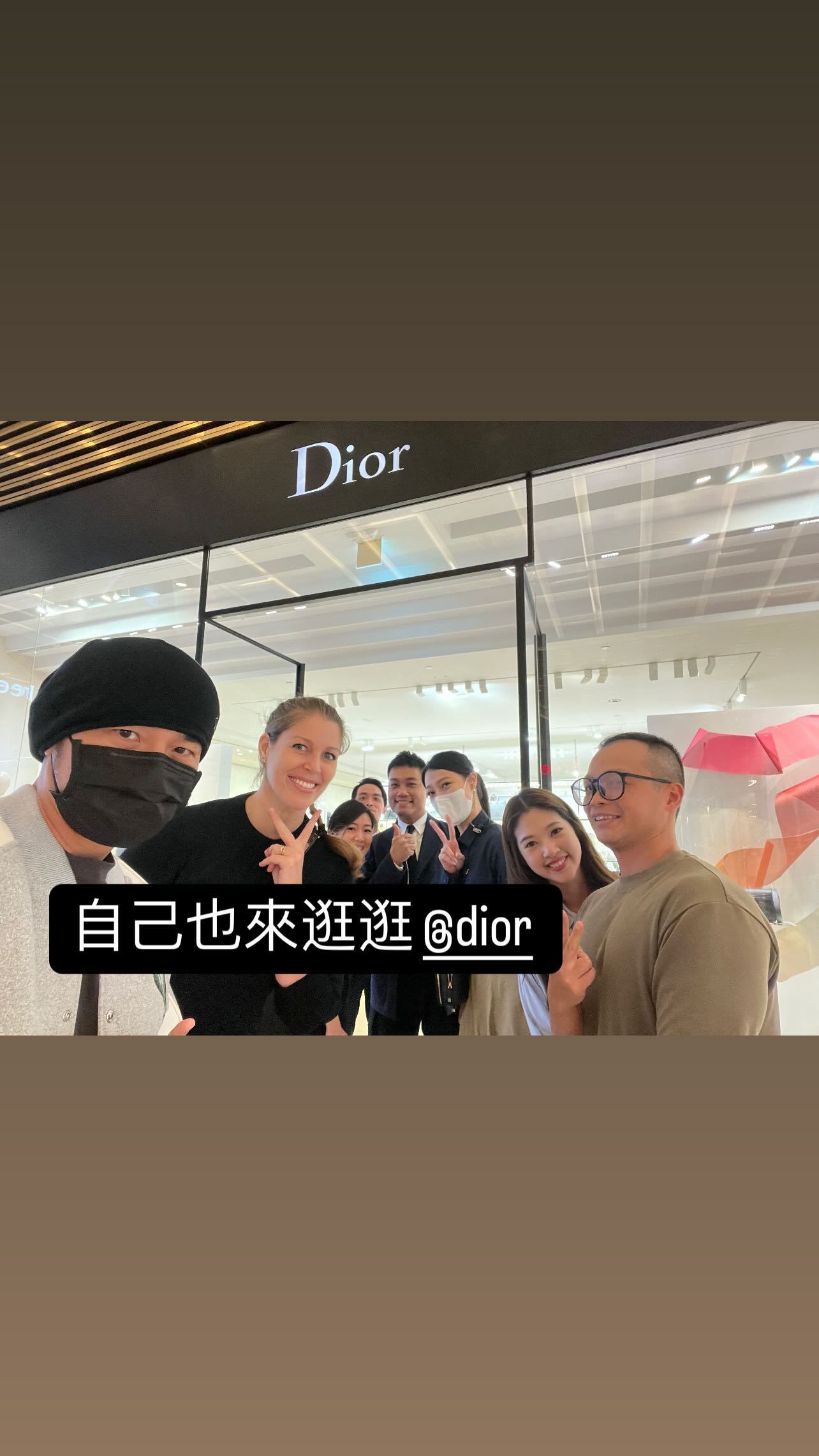 #周杰伦[超话]# 杰伦：自己也来逛逛Dior 身为一个全球代言人 就是要逛起来