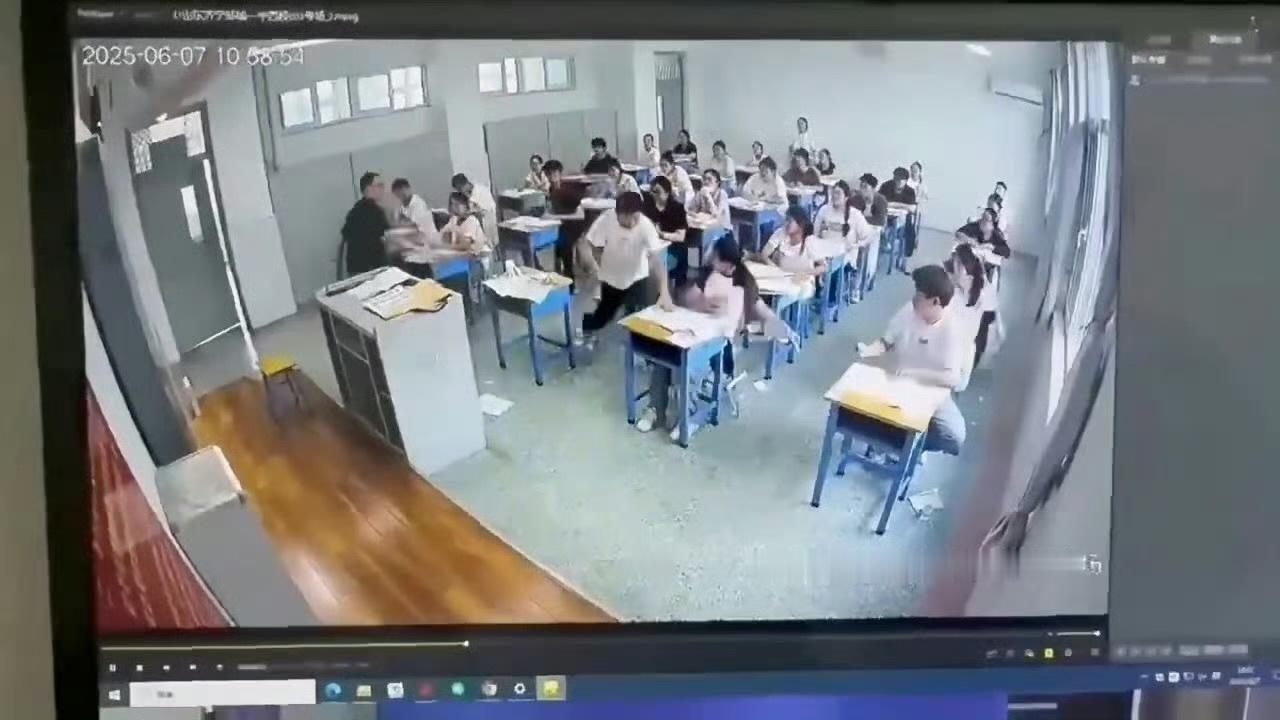 高考英语这特么是人啊？已所不欲勿施于人，看来还是没学会。撕自己卷子就算了，结果还