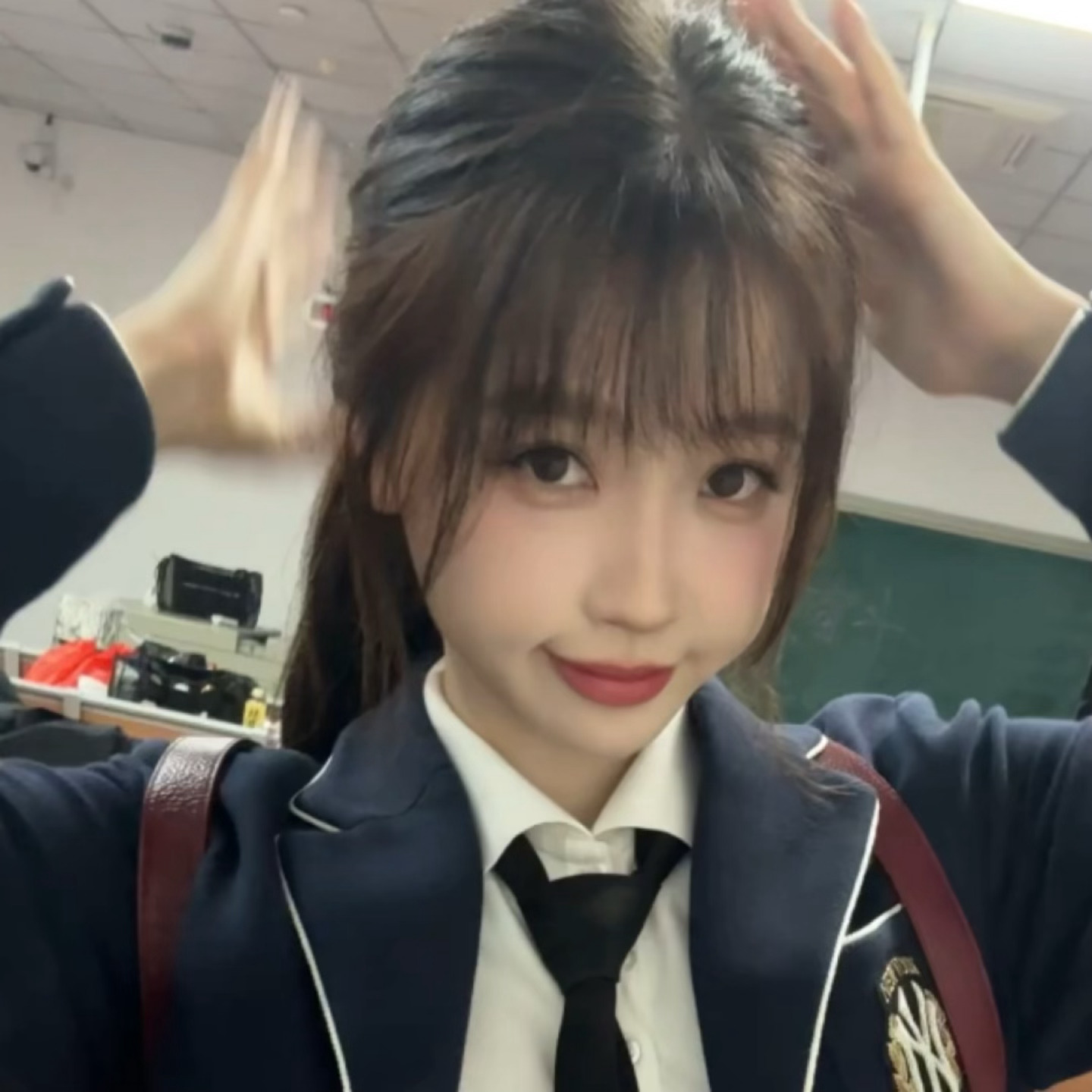 幼年体vs成年体虞书欣嘴角上扬的弧度都一模一样🥹萌鼠惹我要宝着这个宝宝 