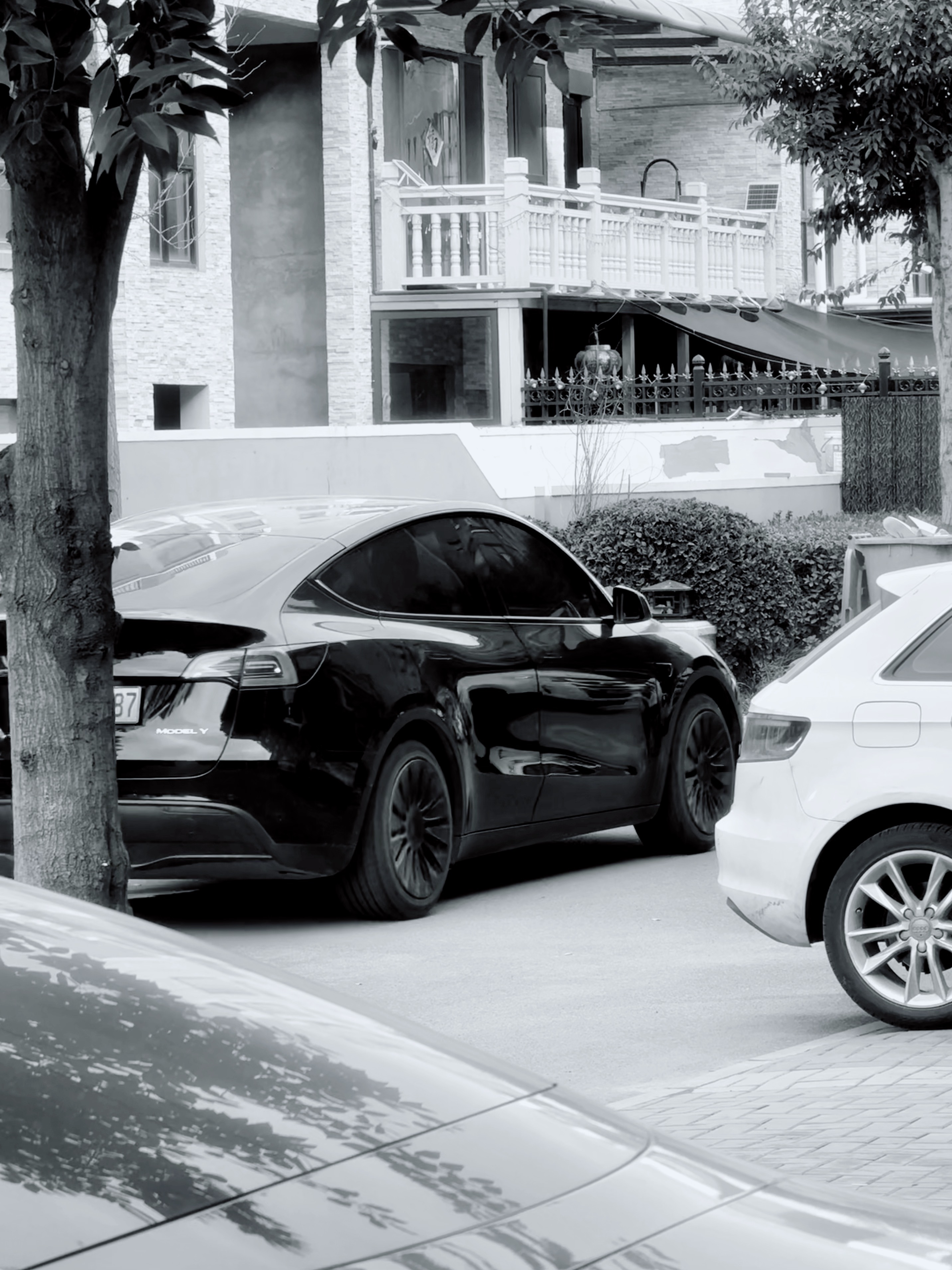 刚刚把特斯拉Model Y标续卖了，开了7.44万公里，14.7万给了二手车商！