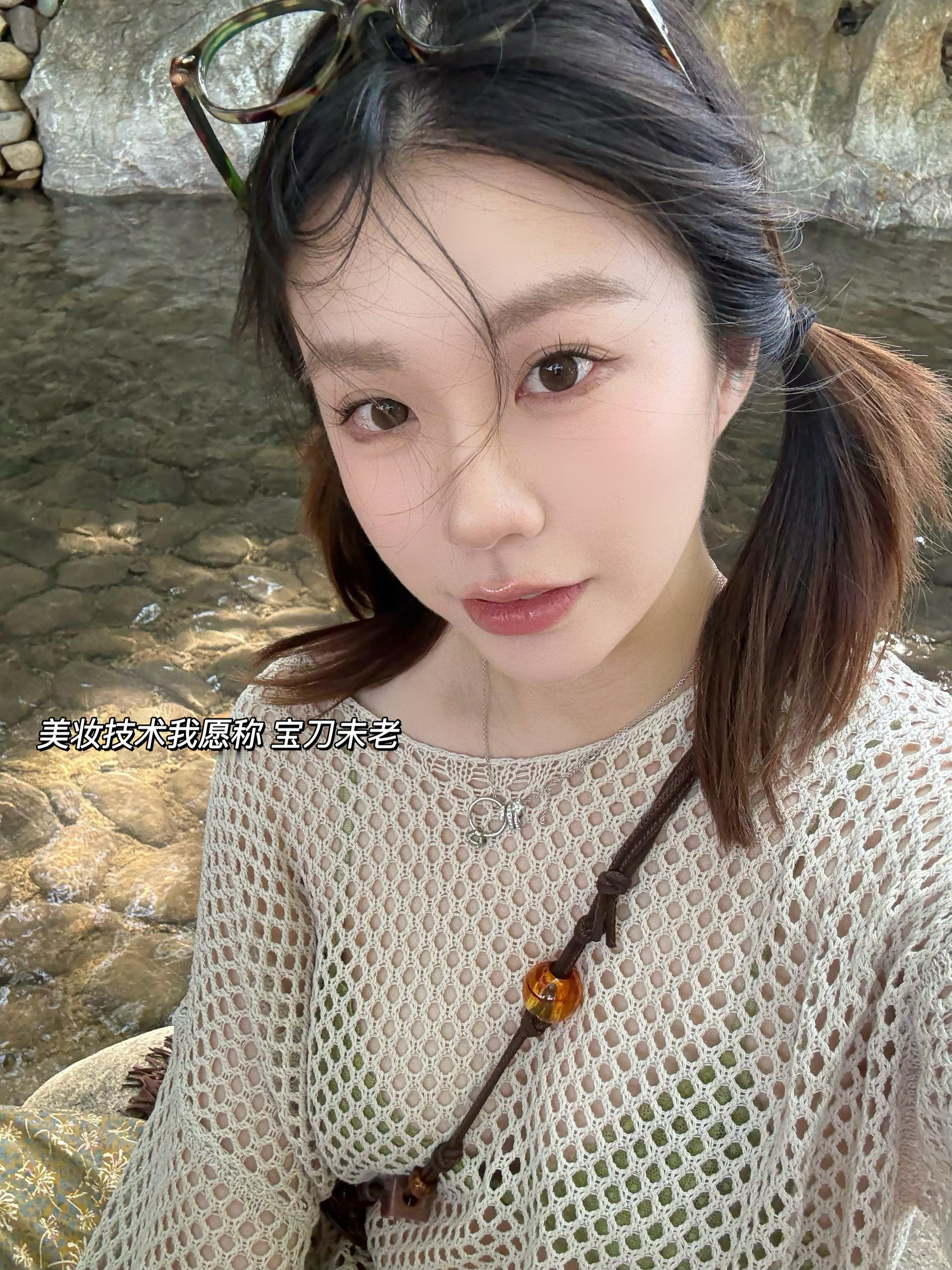美女遛娃 ​​​