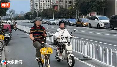 “这就是分心的下场！”河南，一男子骑自行车时低头看手机，车轮碾压到路边正常行走的