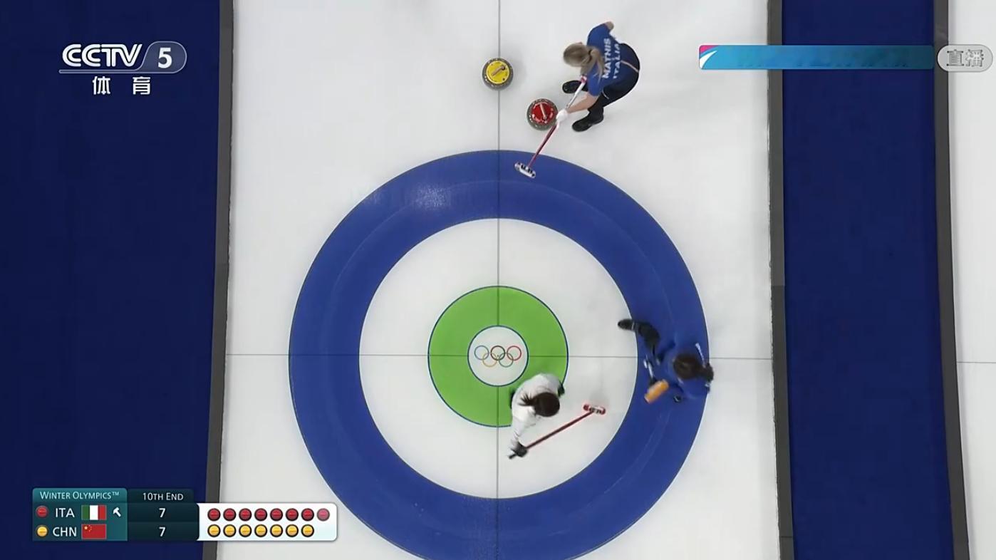 第十局意大利一垒旋进严重失误，相当于给中国补了一个占位 