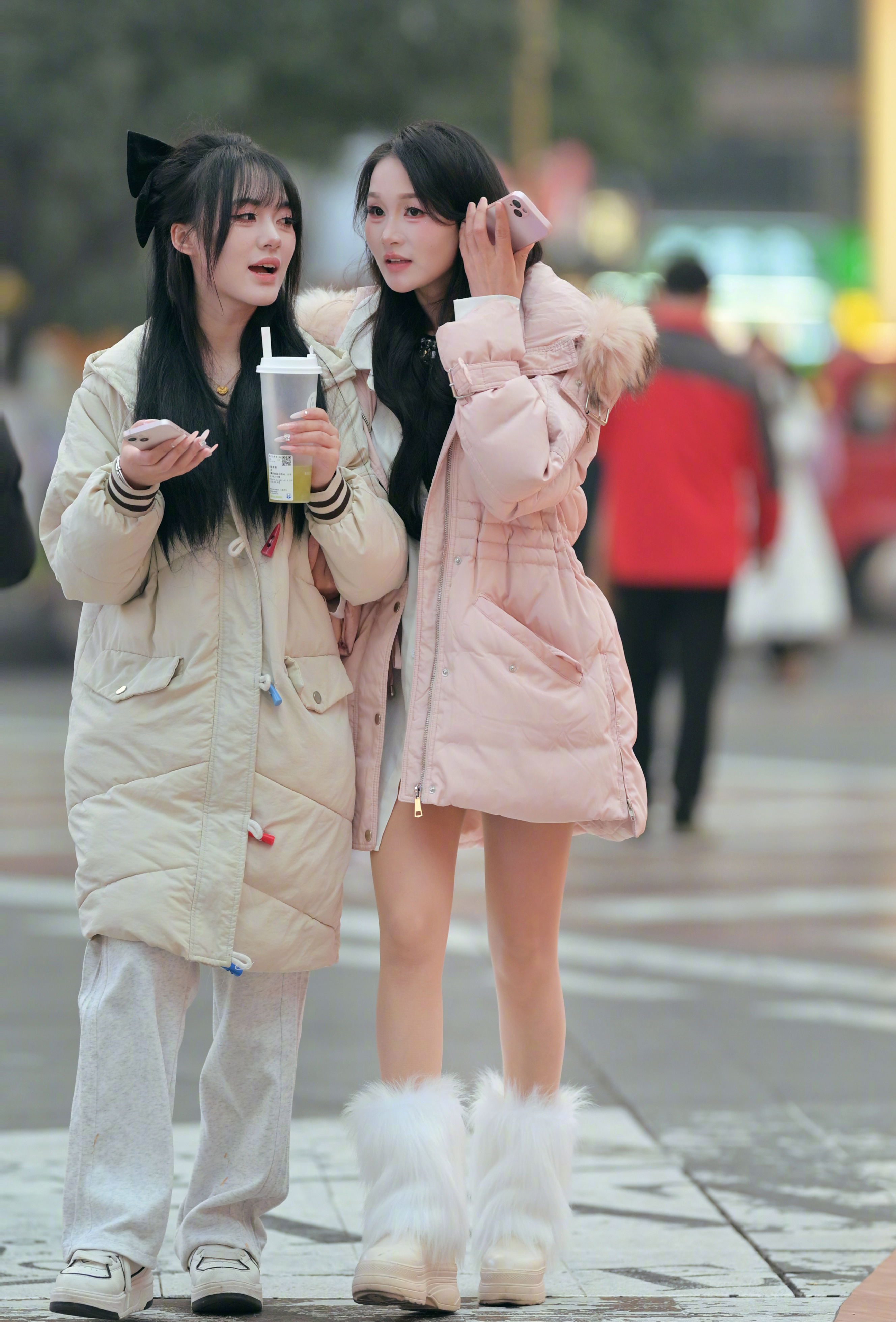 街拍[超话]   听啥呢   （拒绝水印） ​​​