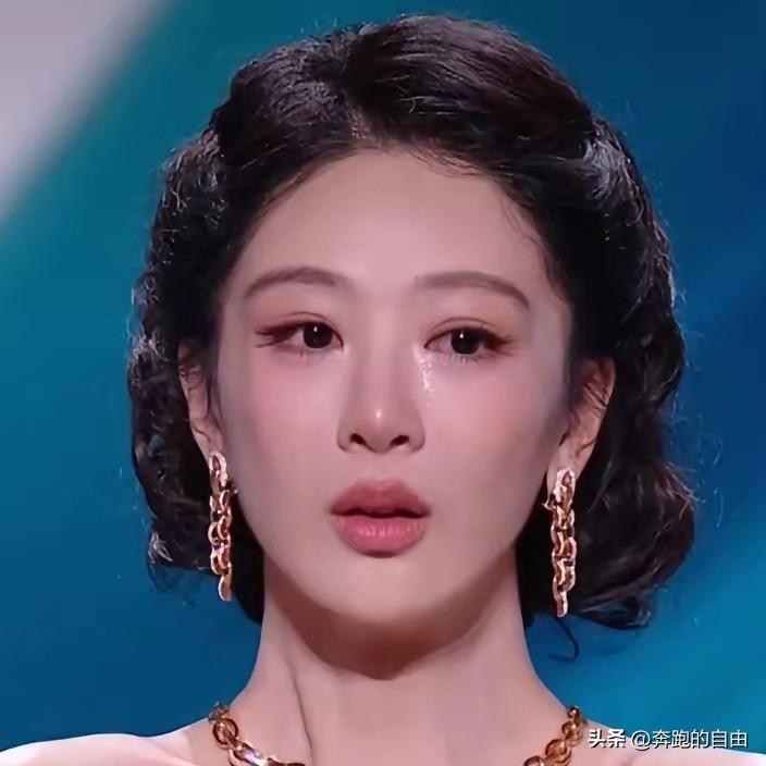 小沈阳女儿化一次妆3万
已经够让我意外的了。
没想到杨紫的妆造，直接让我惊掉下巴