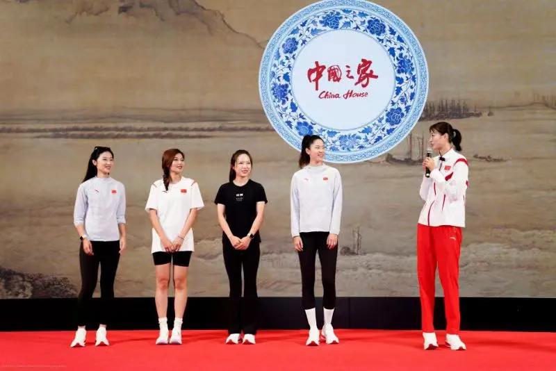 中国国家跆拳道队运动员骆宗诗，做客中国之家，参加了安踏举办的“勇立潮头”的活动。