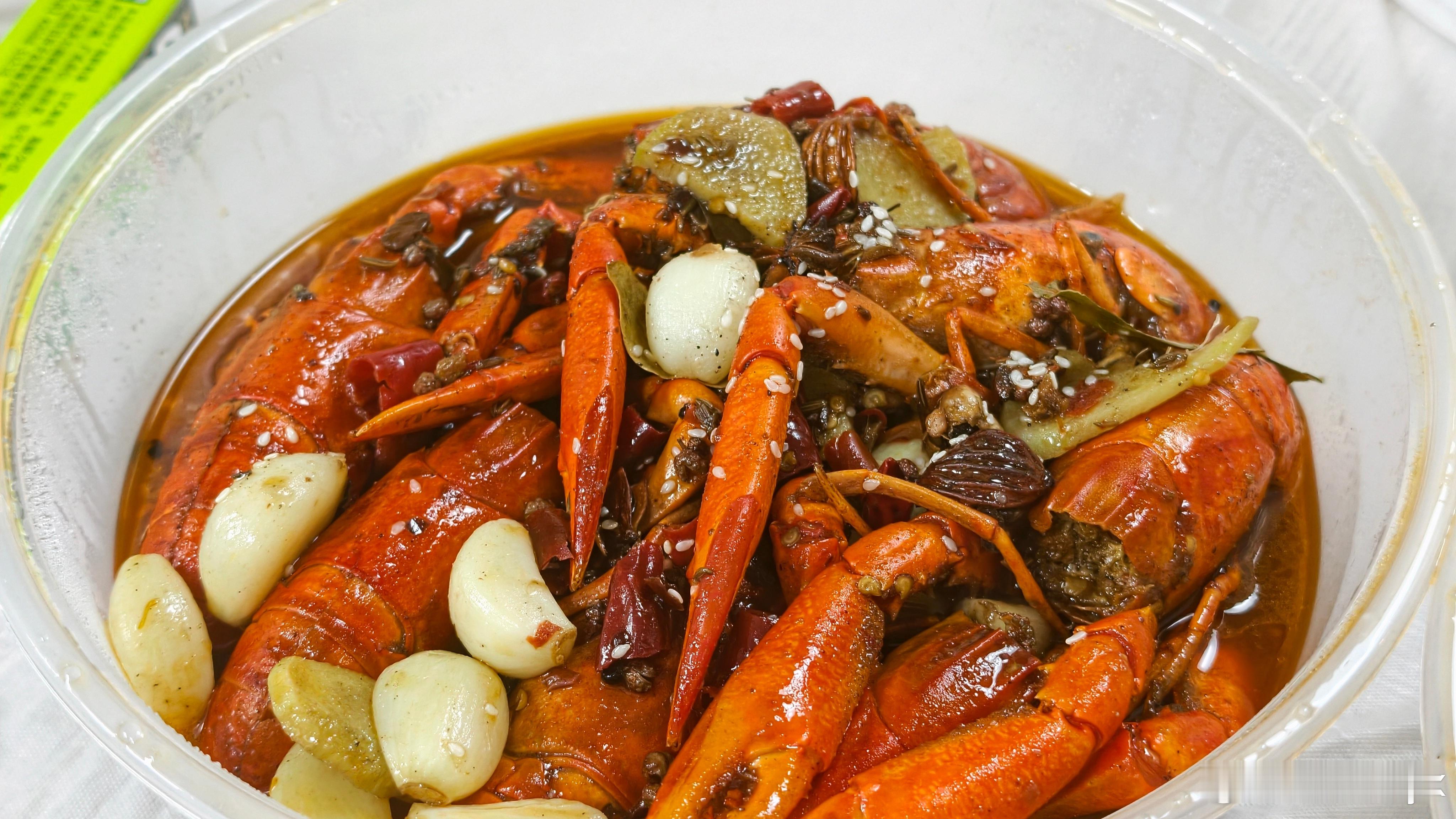 买三文鱼套餐吃到虹鳟食客起诉餐厅刚好宵夜吃的就是其实我也分不太清楚区别不过买都是