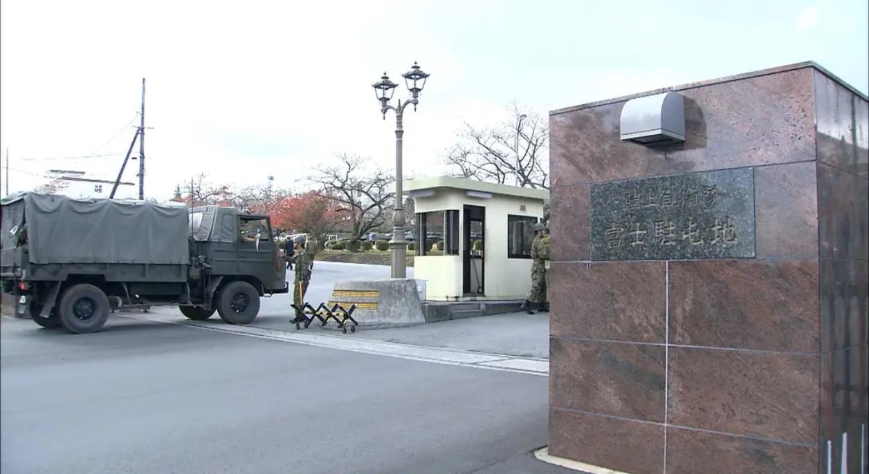 日本自卫队“裸奔”处分落地：24岁陆士长因“全裸徘徊”被停职4个月

核心事实：