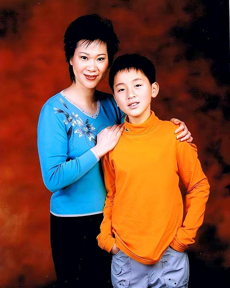 乒坛名将曹燕华在57岁那年低调再婚，嫁给了身高1米93的前乒乓选手刁明，把日子过