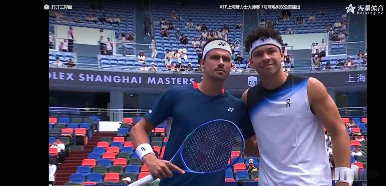 🎾🎾谢尔顿6-3/7-6（6）战胜阿尔特迈尔，晋级到上海大师赛第三。丢掉最后