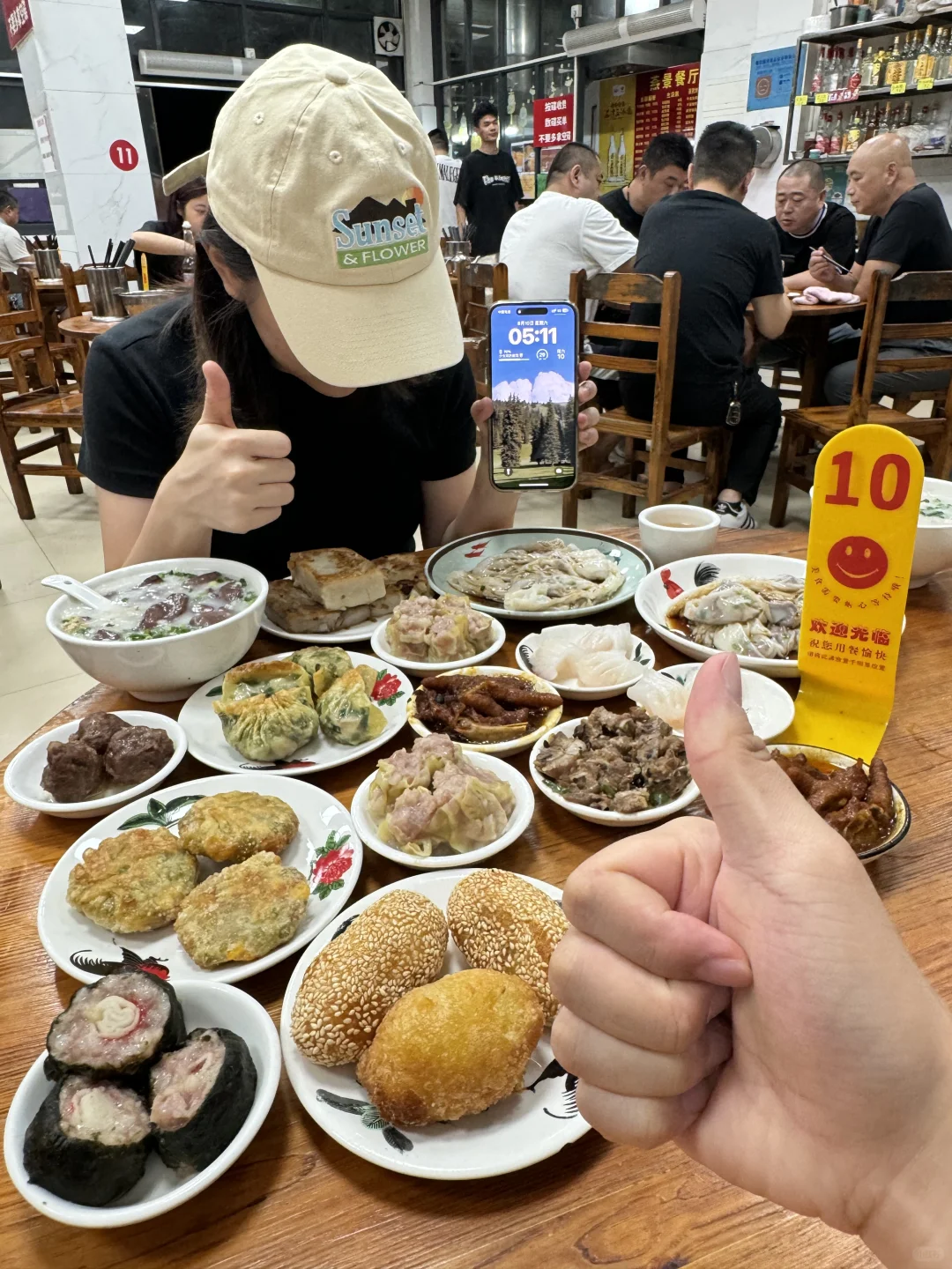 广州，凌晨五点都座无虚席的手工早茶。。。
