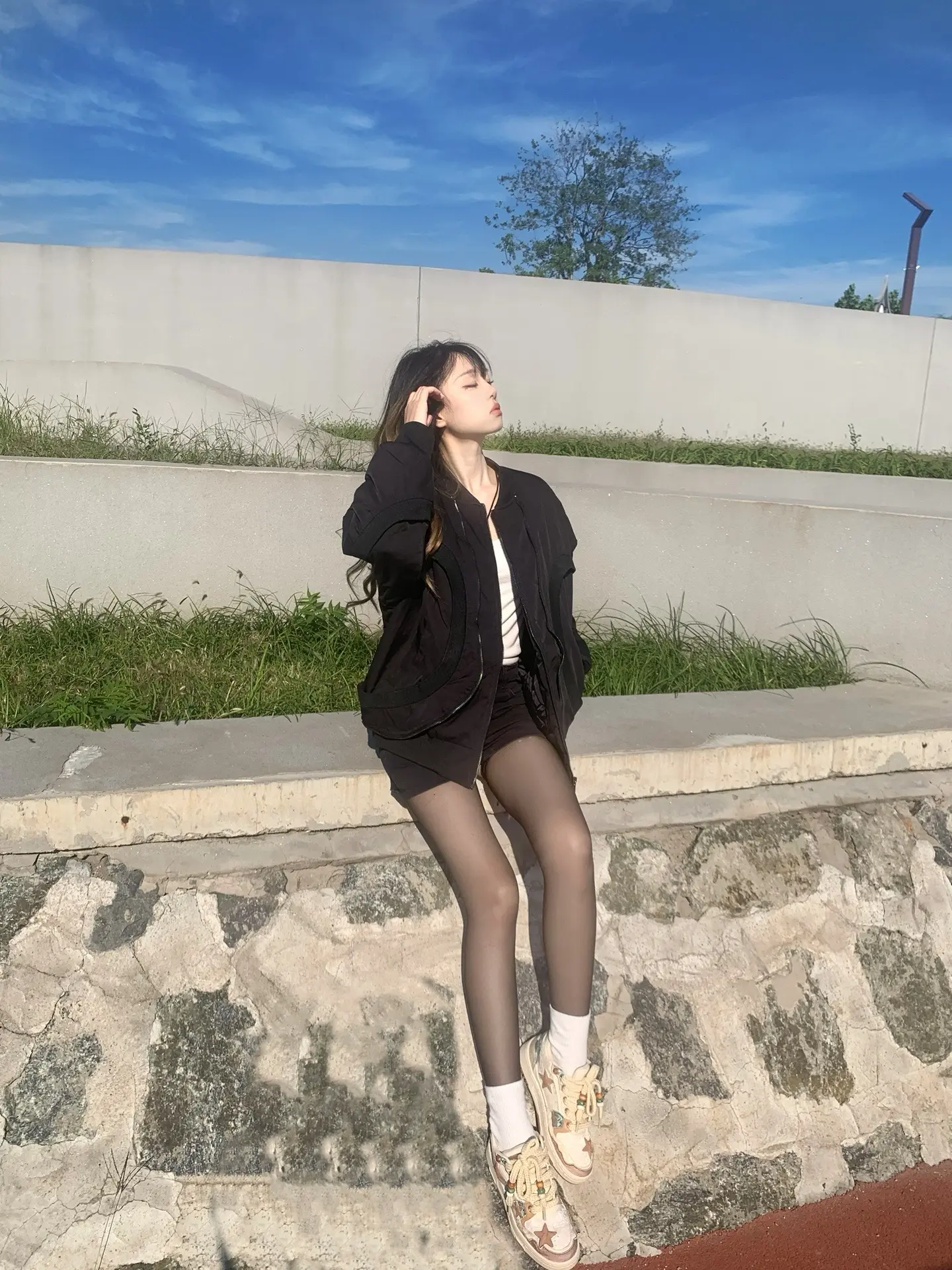 夏天适合分别 秋天适合重逢。