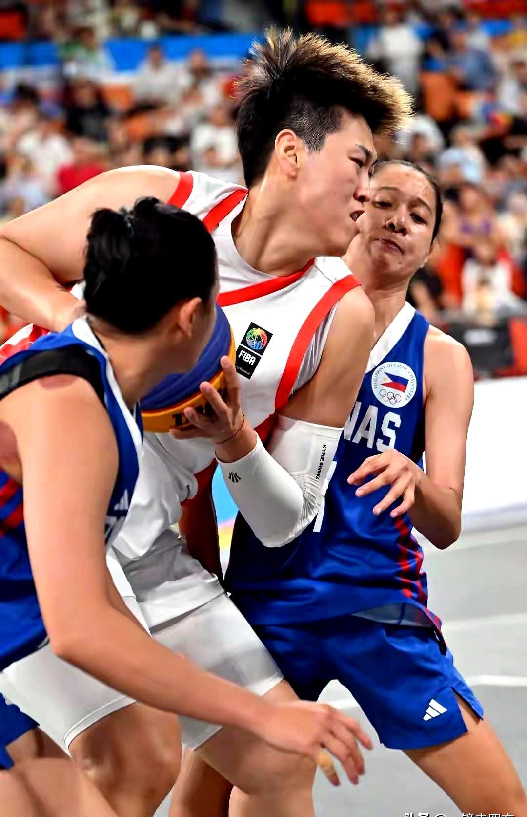 海南三亚的沙滩运动会，真是冰火两重天。

中国女篮姑娘们太猛了！决赛碰上菲律宾队