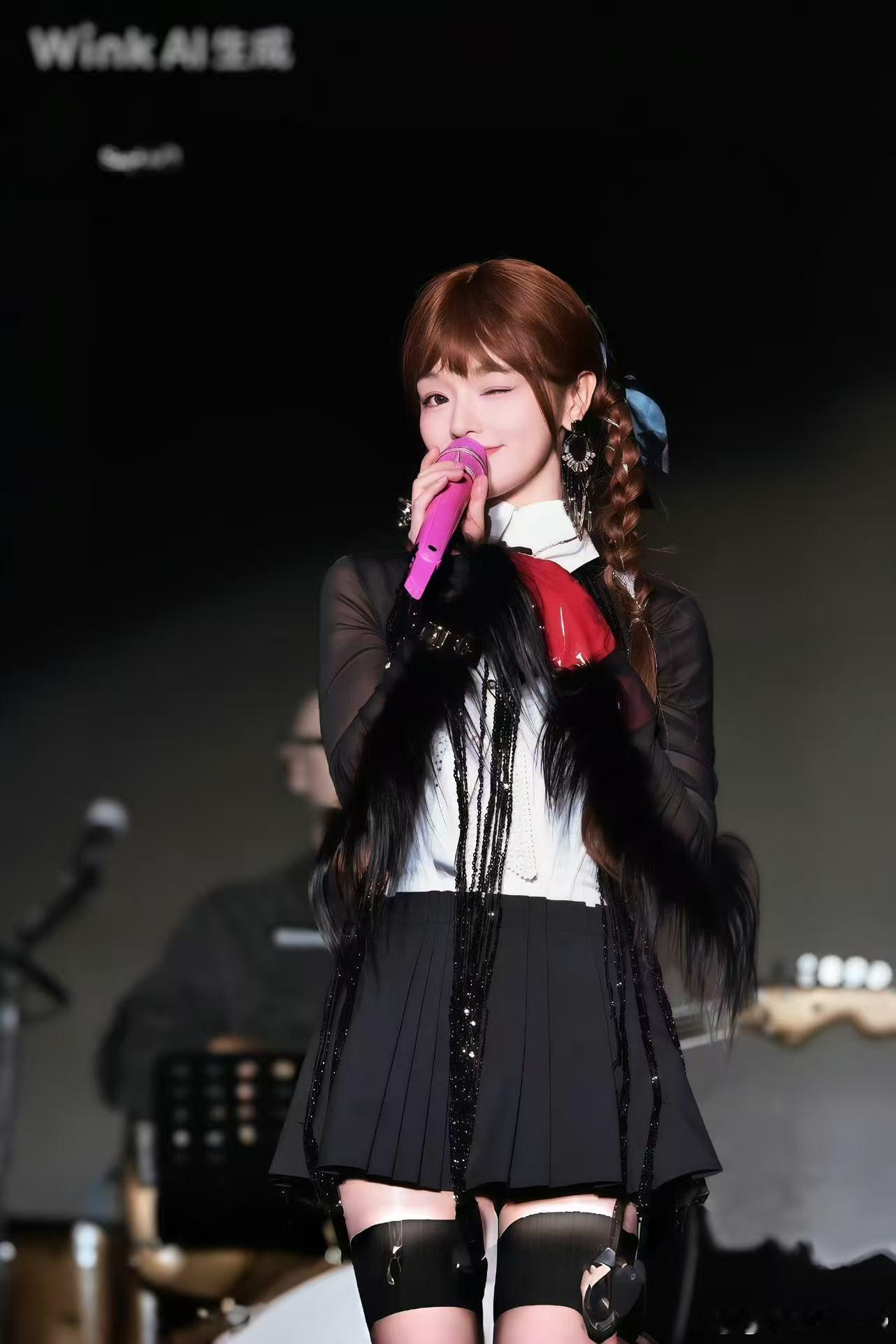 黄霄云×缪斯女王！明日开票预警🔥，共赴一场山城上空的「星辰大海」 有没有一首歌