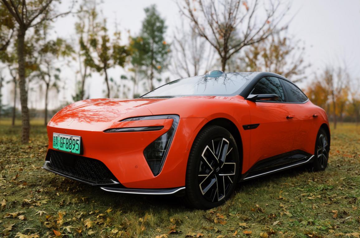 陋室说车今天汽车头条：

  1. 蔚来注册“飞舆”商标：11月7日消息，上海蔚