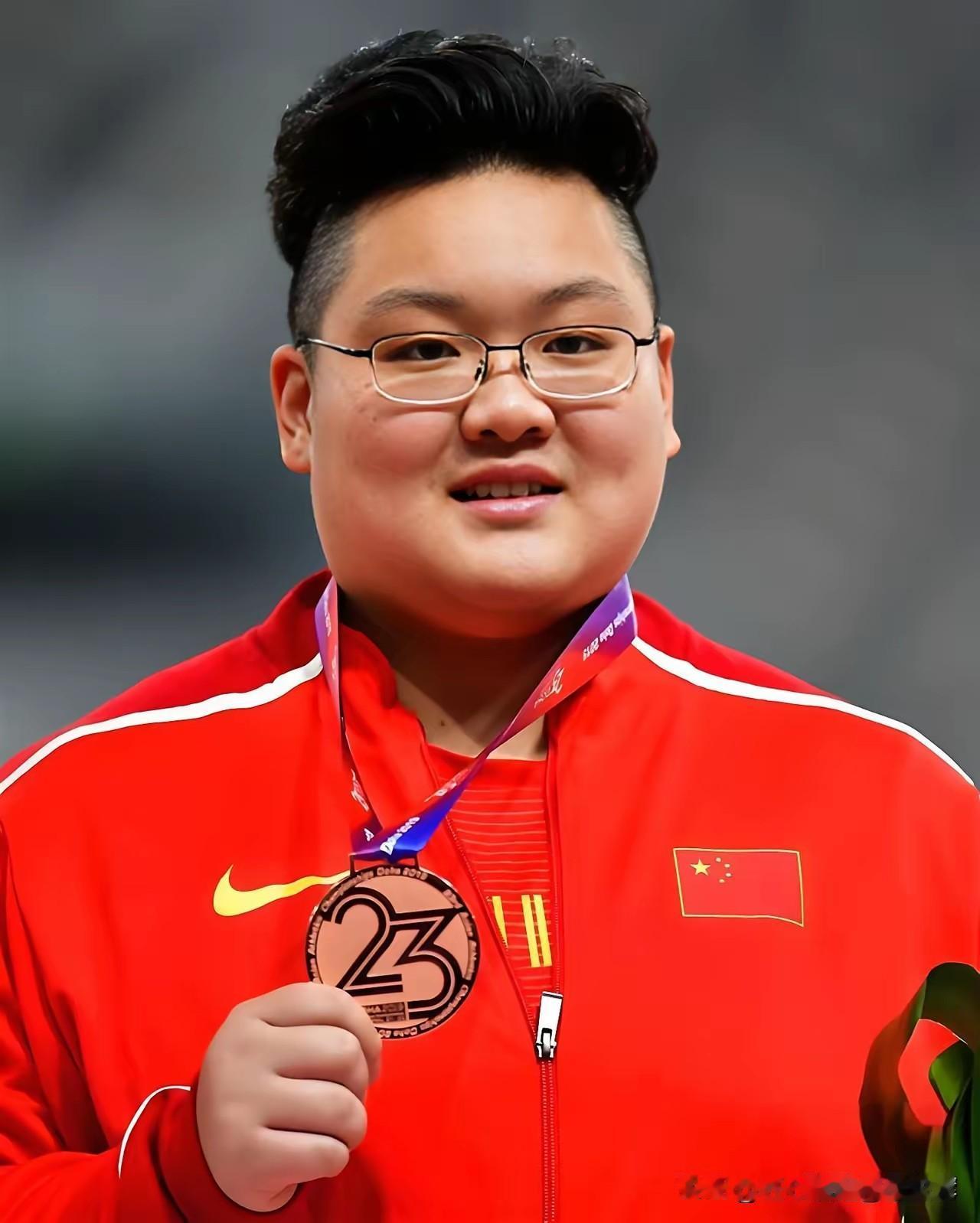 2026名古屋亚运会，宋佳媛勇夺女子铅球金牌！
父亲宋盓、母亲许玲琳，最初并不支