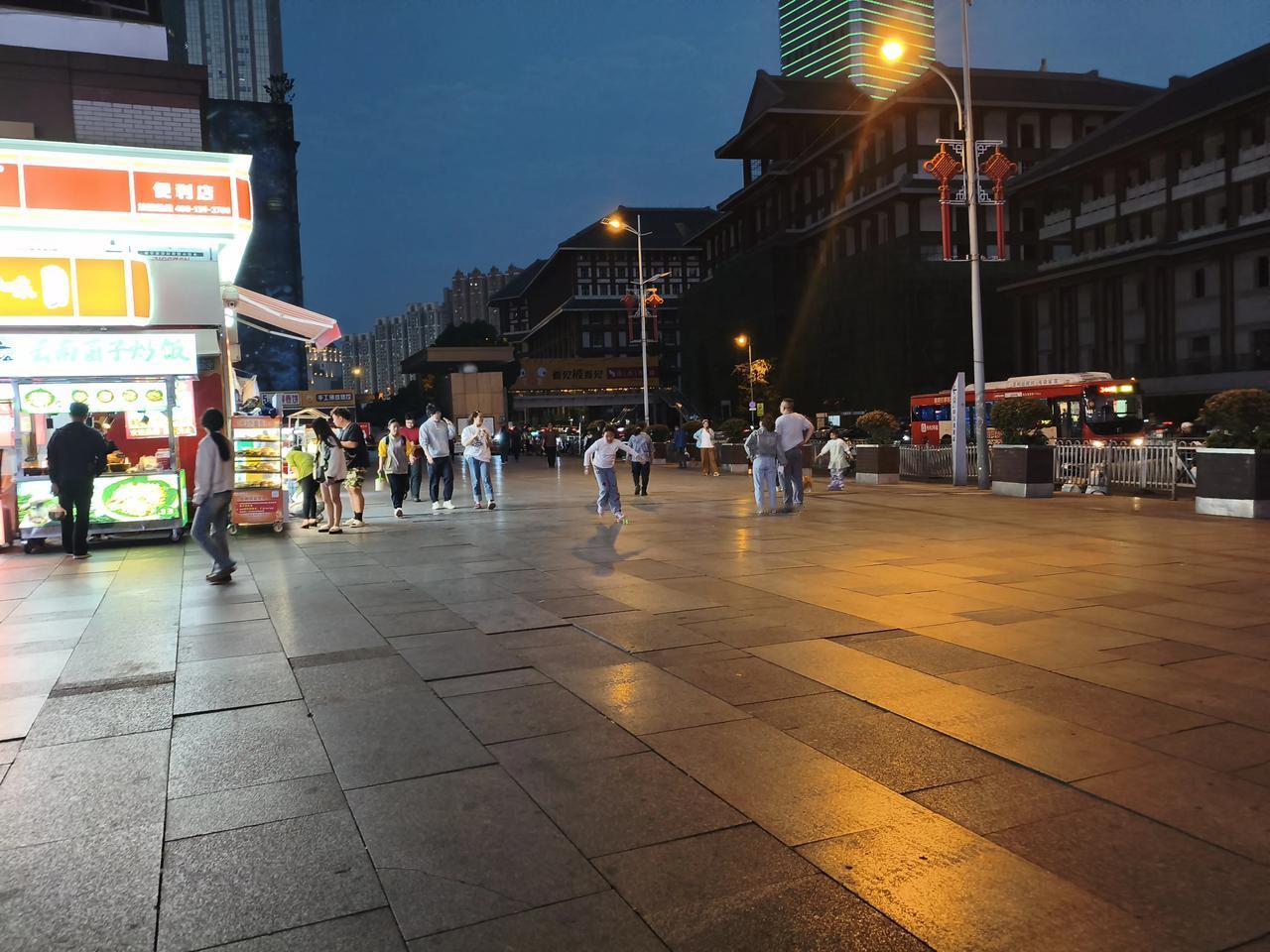 城里有房
乡下有院
人生最高境界
城里找钱
农村养老
死了埋在农村
不用20一次