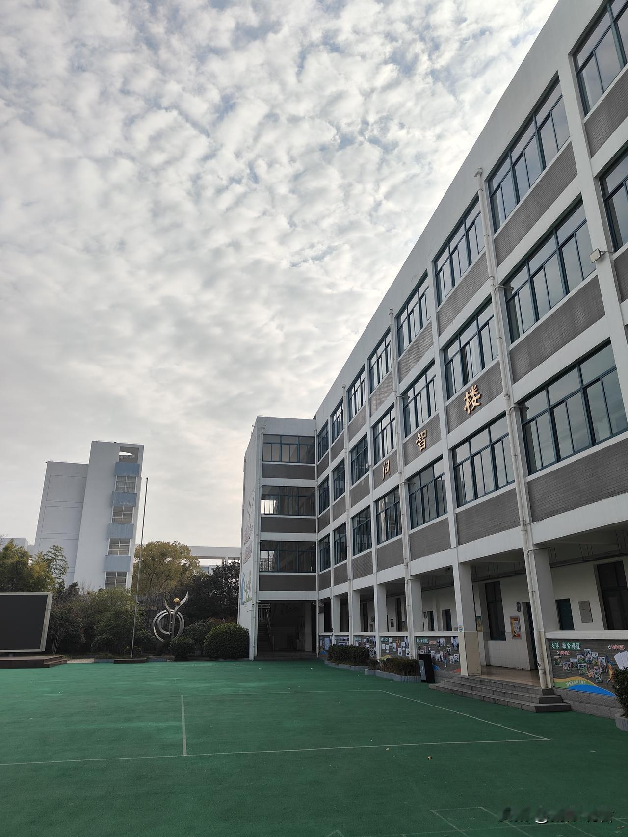 🔥江苏教育新政炸屏！义务教育阶段娃终于有春秋假了，2026年春季学期正式落地，