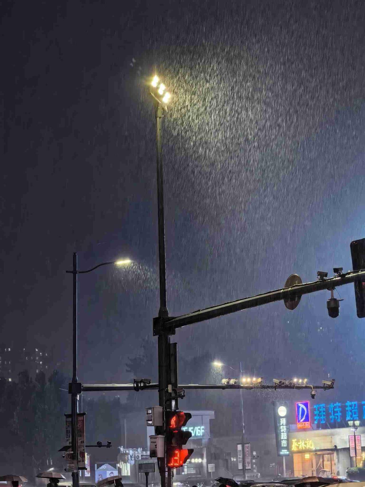 我的今日状态：😁轻松愉快
我这里的天气：🌧下雨