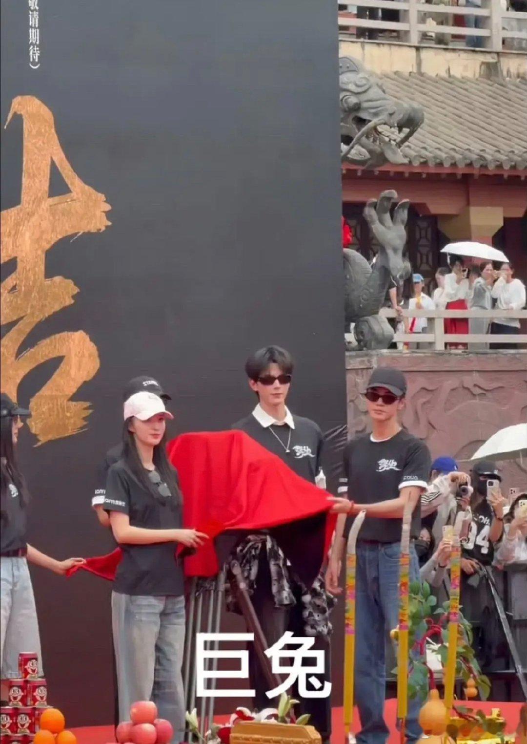 陈哲远身高和邓凯差这么多吗，都没有王楚然高 