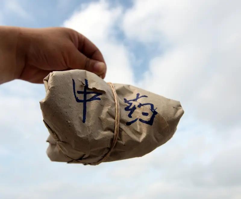 民间还真有药到病除的中医。我有个朋友，之前被慢性胃病折磨得够呛，医院检查一堆，药