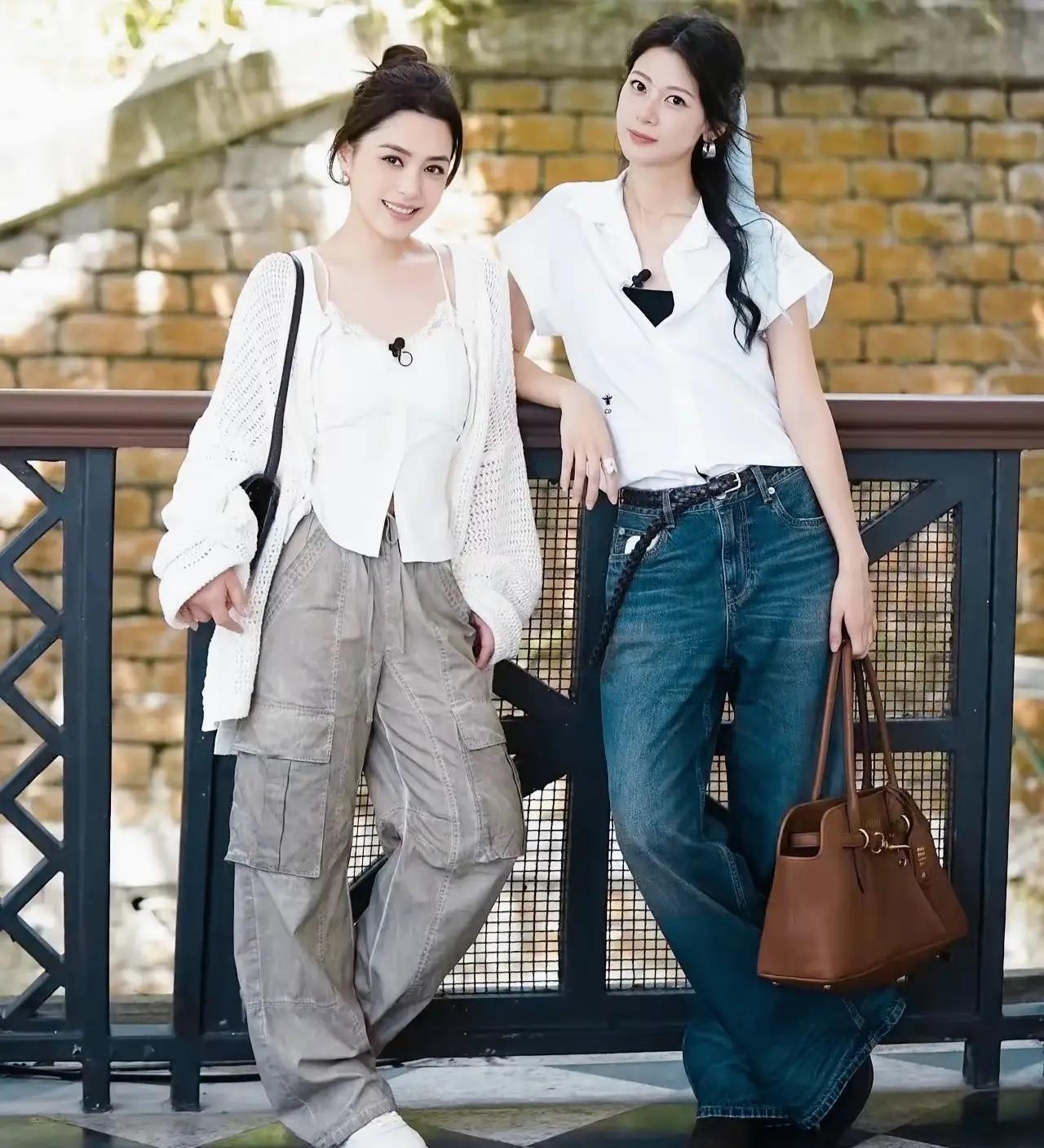 大19岁还赢麻了！阿娇拍照为啥永远比旁边女生好看？ 说真的，刷到阿娇最新合照我愣