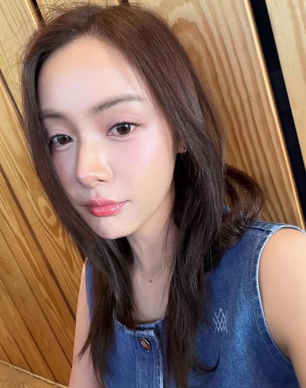 oomeisaya依莎亚·贺苏汪 。希望我们小太阳每天开开心心·贺苏汪