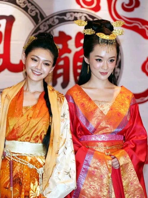 不愧是“美容大王”！大S当年与“古典美人”霍思燕同台穿古装，五官气质竟然更抢镜，