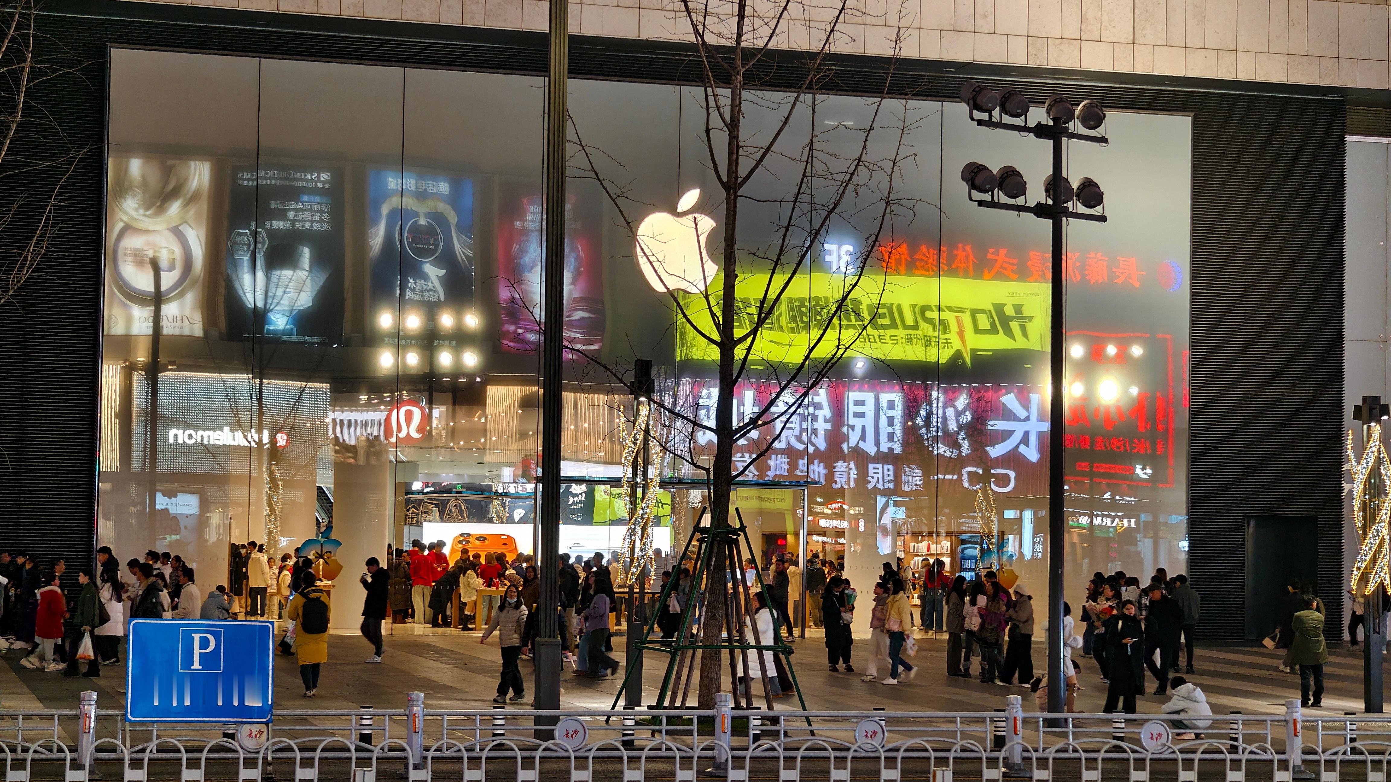 超哥探店：我发现全国各地的苹果Apple Store都有一个共同特点【开在一个城