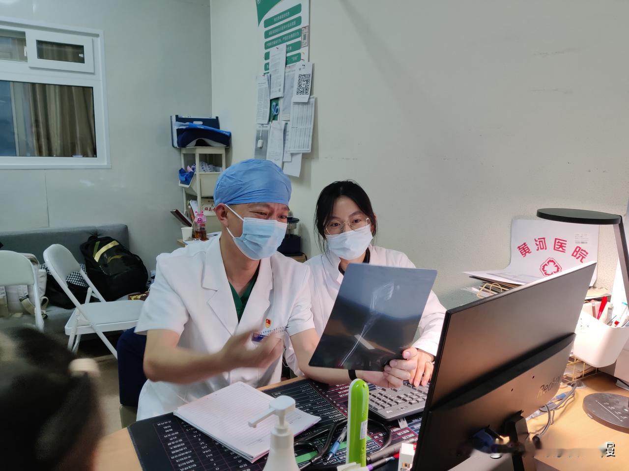 这个患者是早产儿，出生时孩子不到5斤，5岁查出骨龄落后1年多，8岁身高仅119c