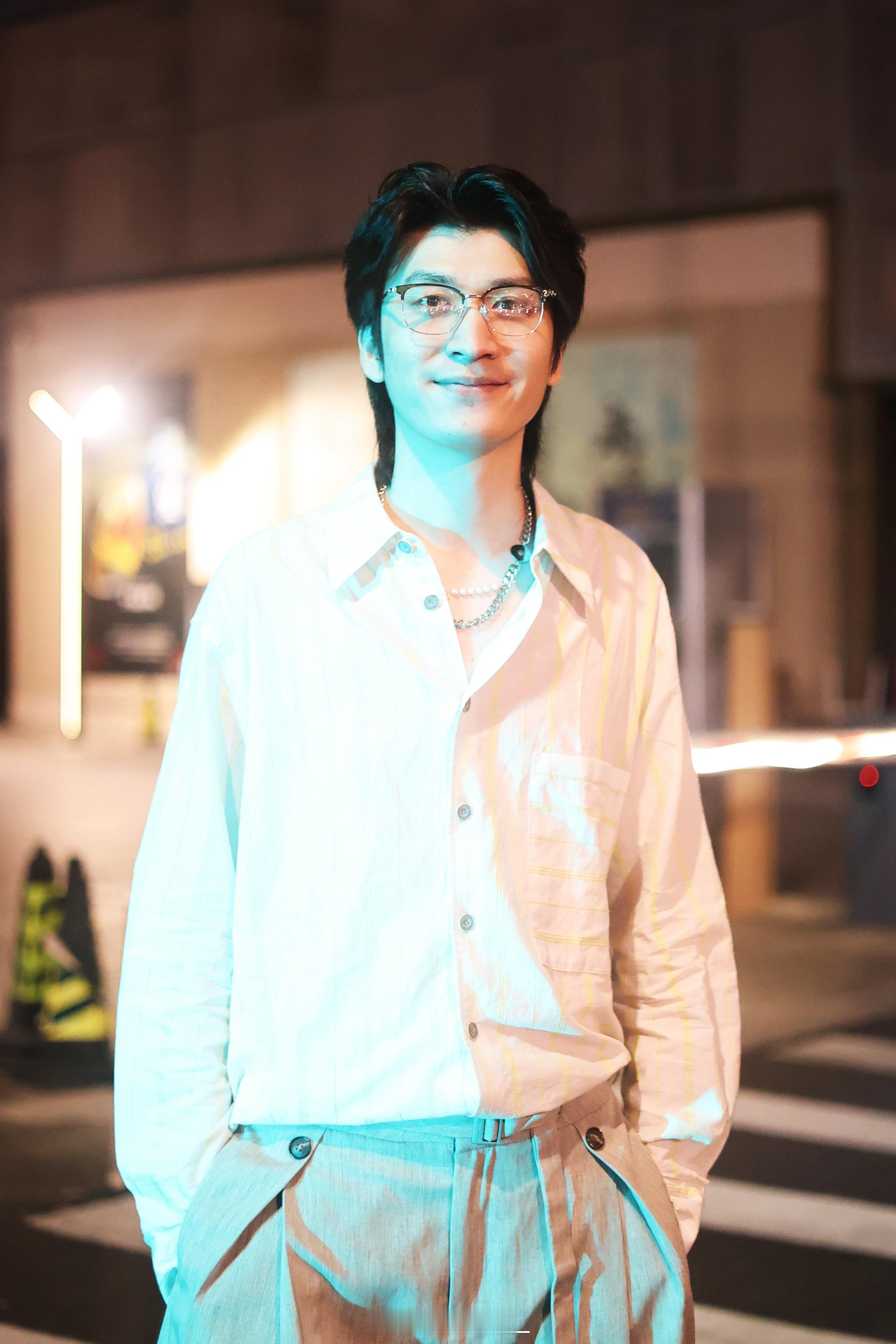 帅到我有一种喊“爸爸”的冲动 