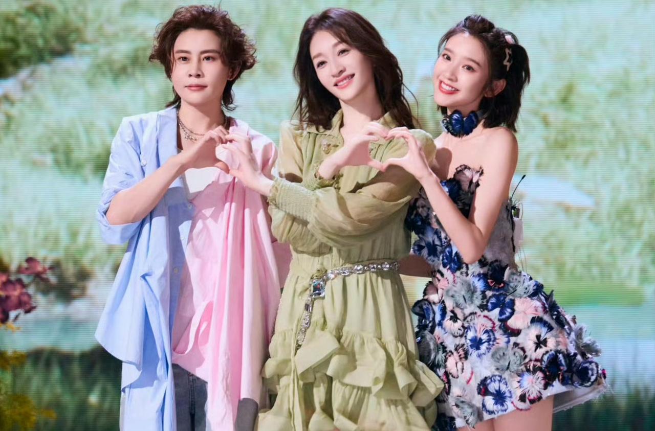 《浪姐》节目组黑红流量现在吃爽了，一公播出后网友一边看笑话吐槽一边贡献数据量，芒