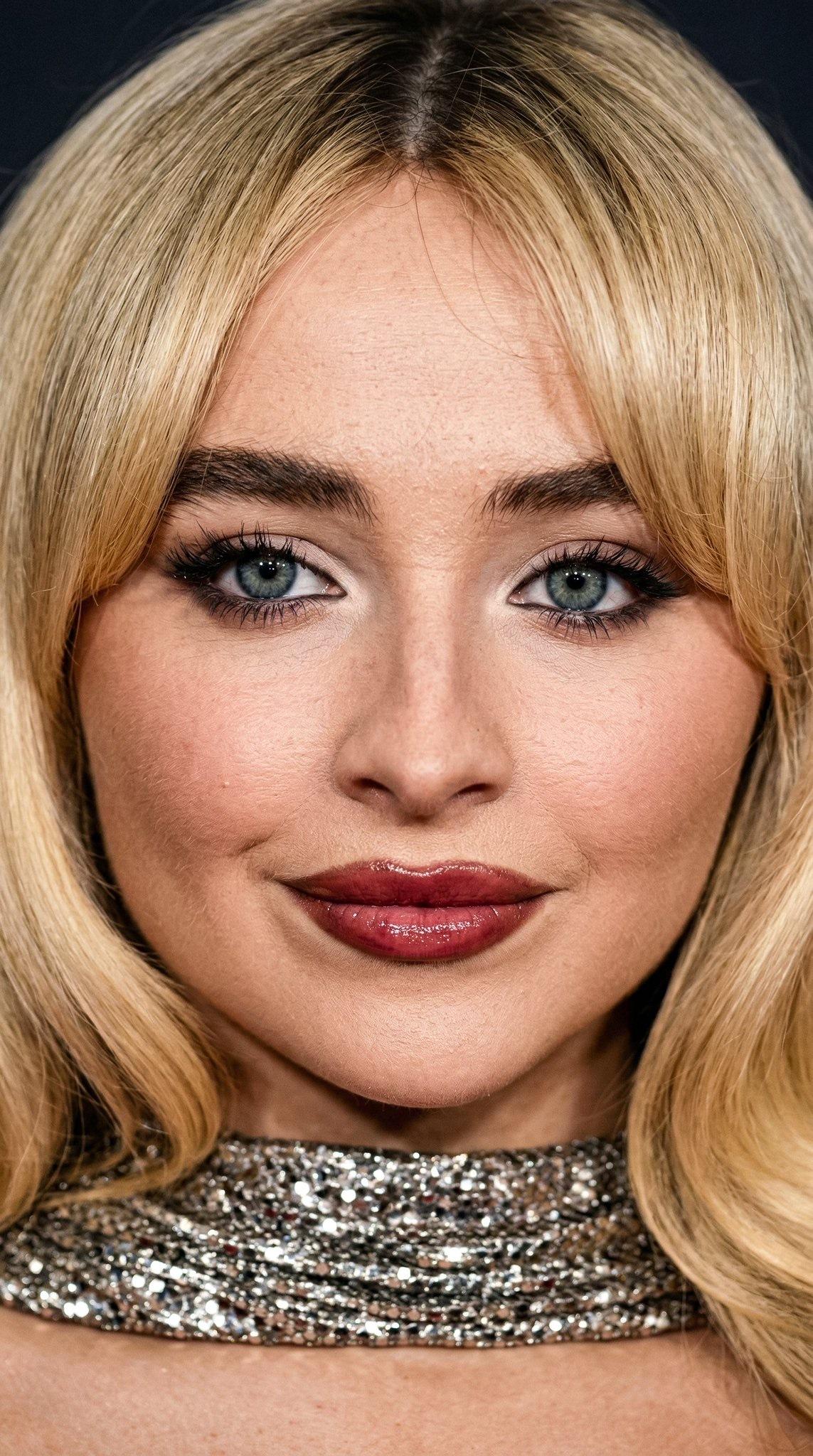 AI生成的皮肤肌理真的绝了，细节满满，质感逼真到让人惊掉下巴！以前AI生成的人物