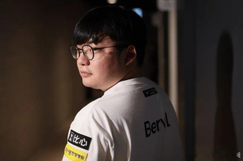 BeryL：LoL新玩家的水平没有老玩家高，需要提高我们队伍的下限Q：到现在还没