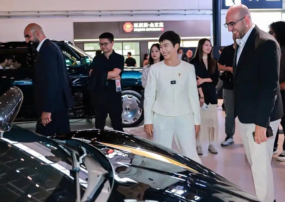 比亚迪正准备进军F1，FIA突然官宣换回V8！中国车企这波该怎么玩？
相信各位懂