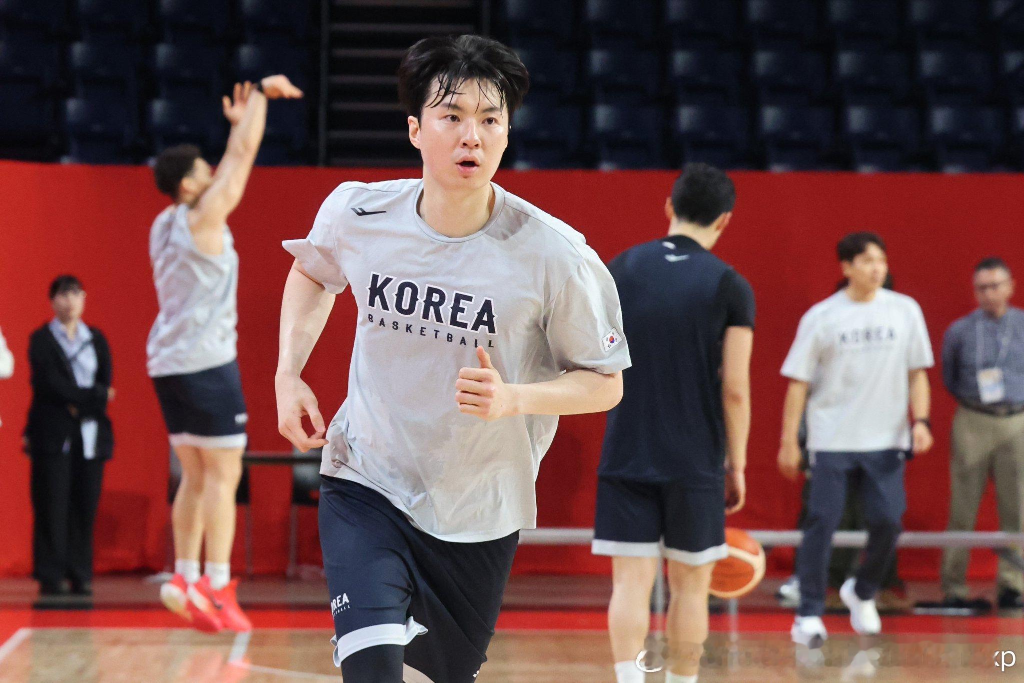 韩国篮协宣布李贤重将缺席世预赛第三窗口期的比赛，篮协表示：“代表韩国篮球选手挑战