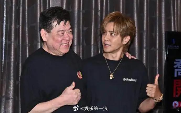 罗志祥孙德荣决裂20年首同台孙德荣曝罗志祥原定演薰衣草 据台媒，经纪人孙德荣于近
