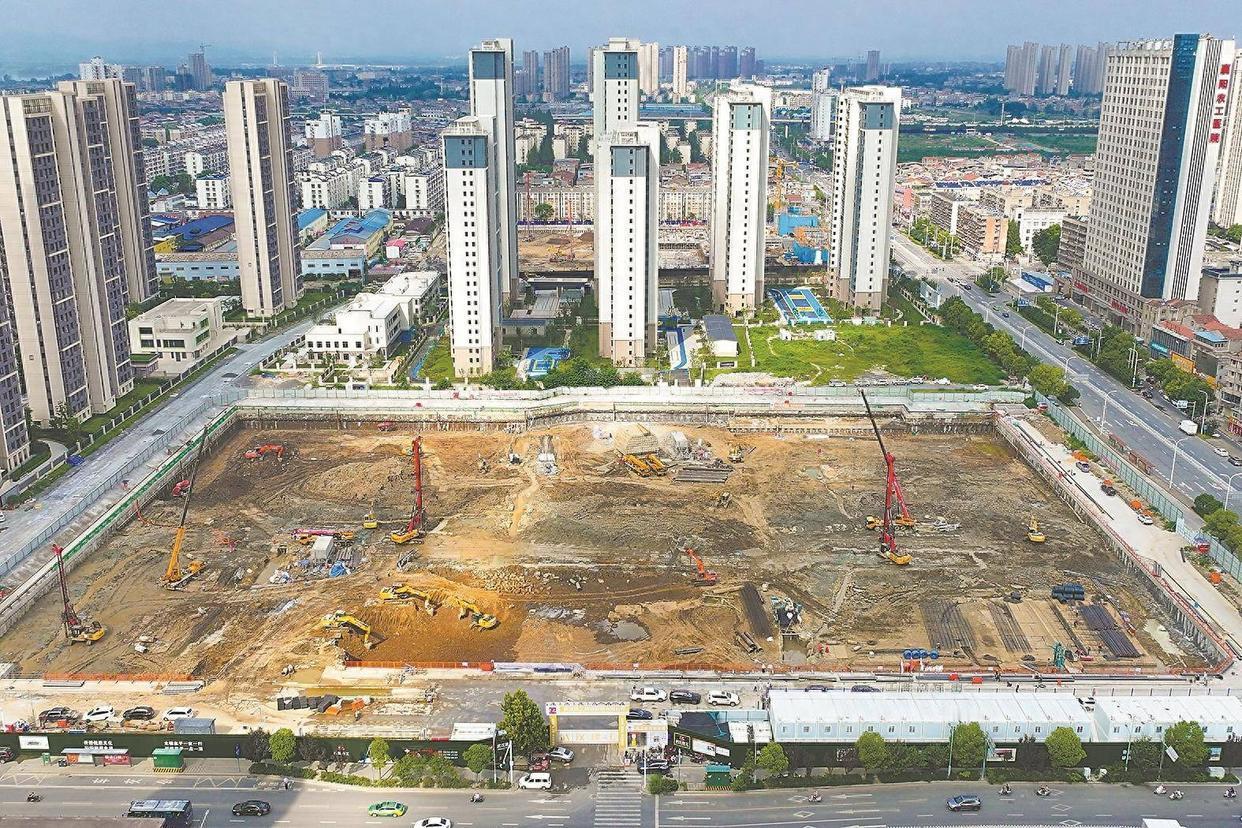 新襄阳武商MALL建设火热
 目前，鄂西北商业新地标——新襄阳武商MALL正在火